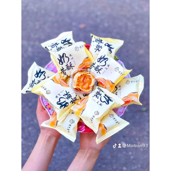 SẴN-RẺ - 1 CHIẾC BÁNH LIU TRỨNG CHẢY SIÊU HẤP DẪN