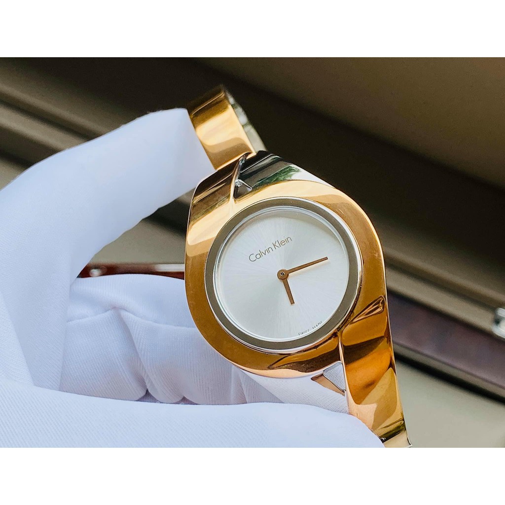 Đồng hồ nữ Calvin Klein Sensual K8E2M1Z6 viền mạ vàng pvd cực kì sang trọng, quý phái