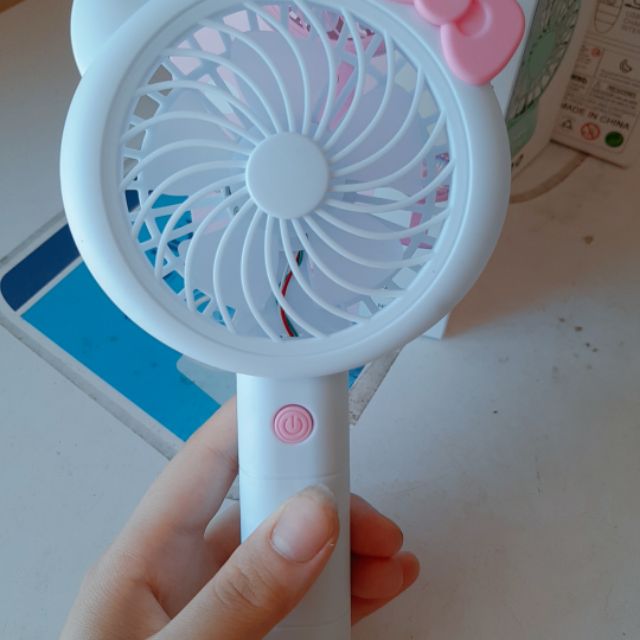 Quạt mini hello kitty