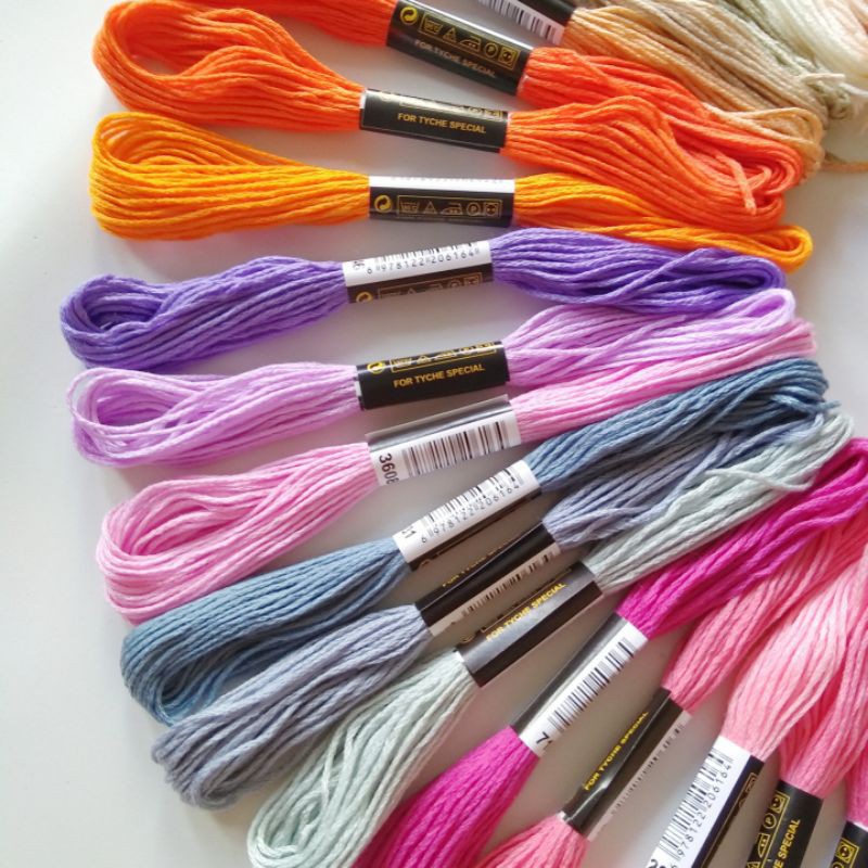 Chỉ thêu 50 màu khác nhau