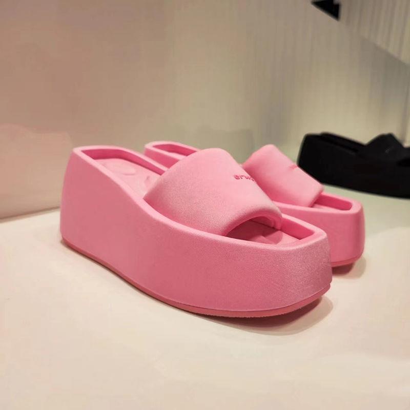 Dép đế dày chống trượt phong cách thời trang xuân hè 2022 dành cho nữ