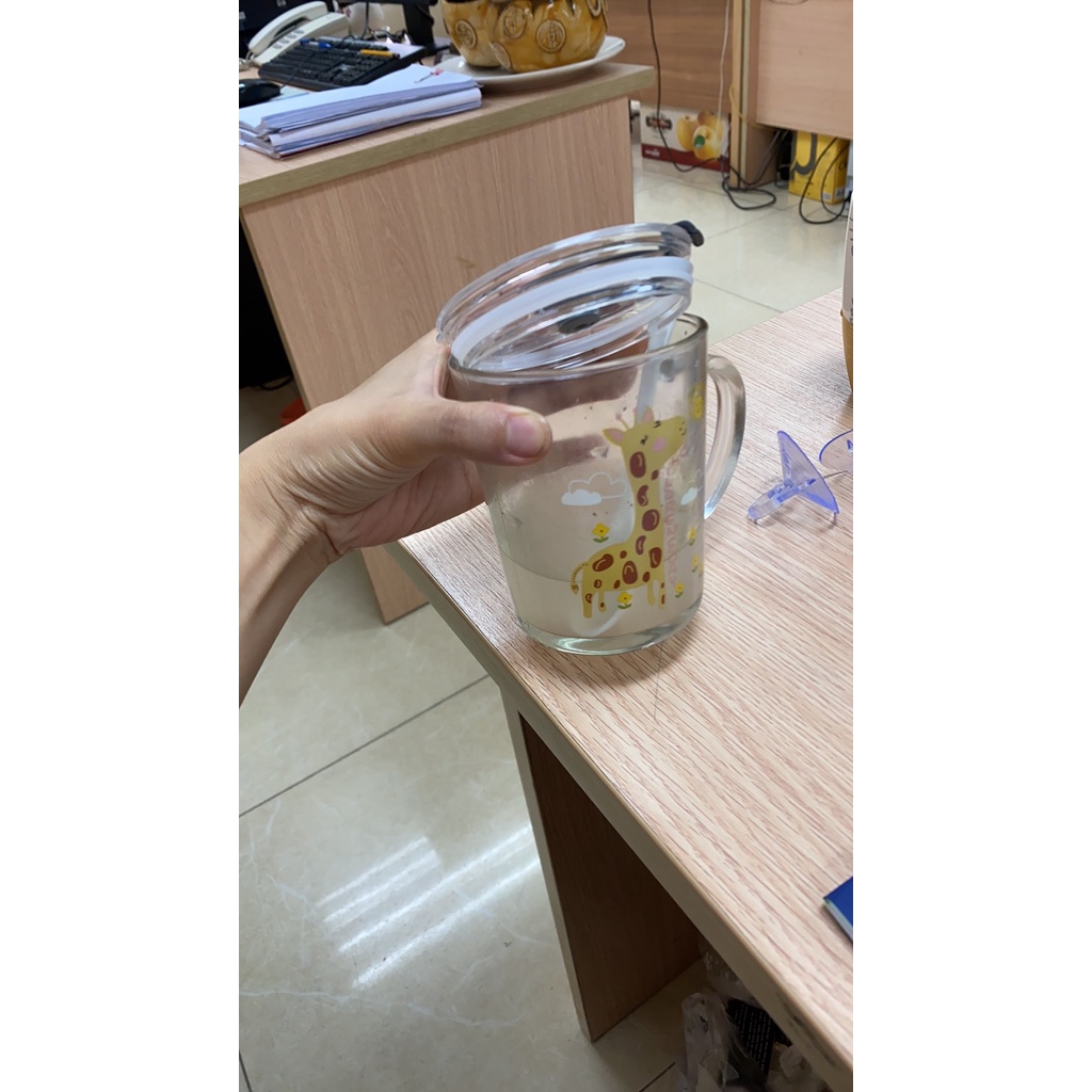 Cốc pha sữa thuỷ tinh chia vạch có nắp và ống hút