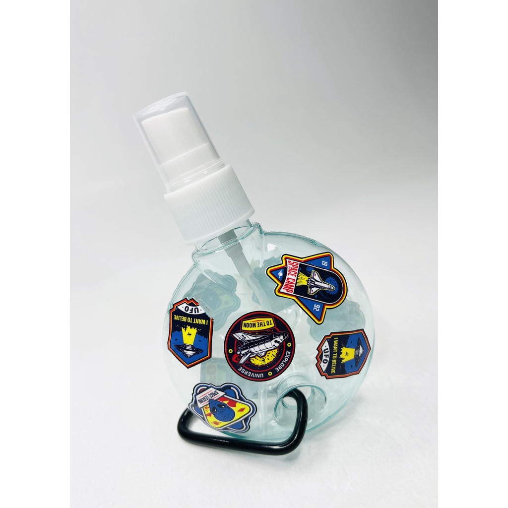 Bình xịt hình tròn 50ml tặng kèm sticker Nasa và móc treo tiện dụng