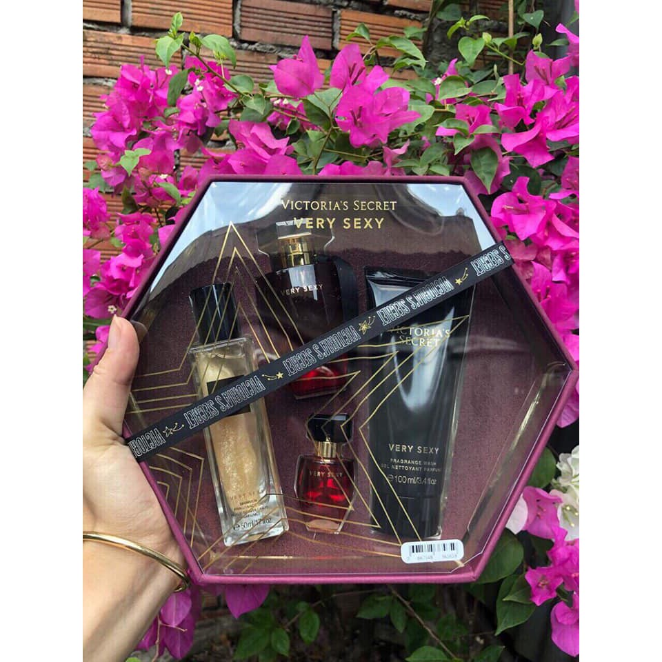 Bộ Nước Hoa Victoria's Secret Very Sexy Luxury Fragrance Gift Set (4 pcs)