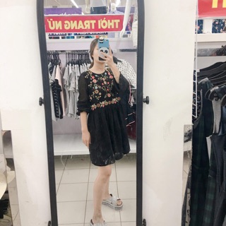 Váy dáng xuông hoạ tiết thêu zara authh ................................................................................