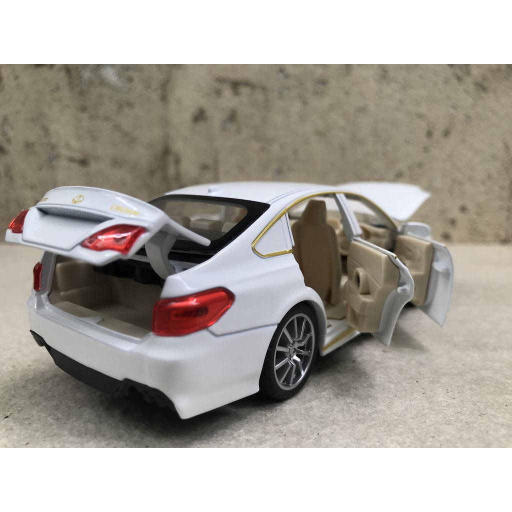 Mô hình xe ô tô TOYOTA CRONW 2021 - 1:32
