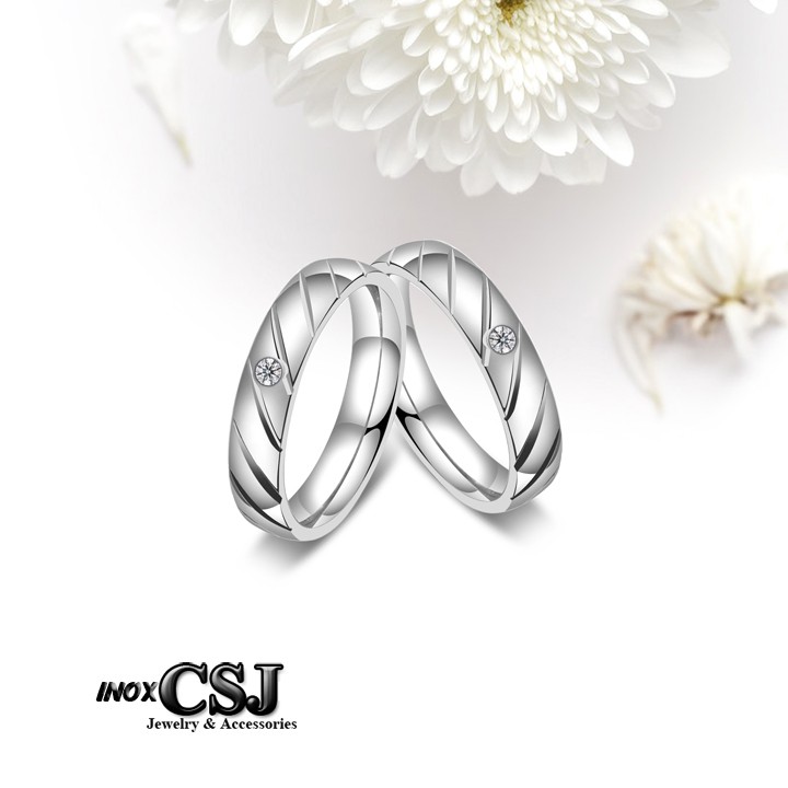 02 chiếc nhẫn cặp đôi tình nhân inox cao cấp sọc xéo kết hợp đính xoàn đẹp, không đen - tặng hộp đựng xinh xắn