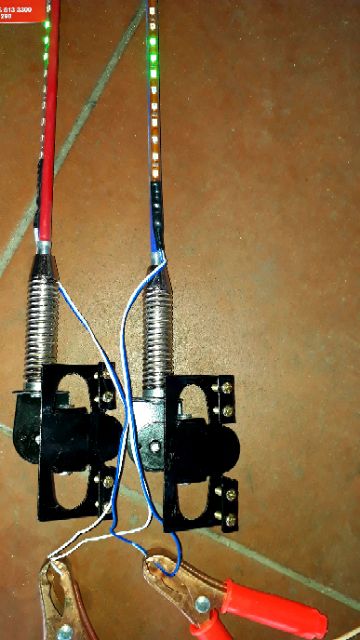 đôi ăng ten nháy đuổi 7 màu ô tô 12v, 24v cực đẹp hàng runlai hoặc thường trang  trí xe 1m