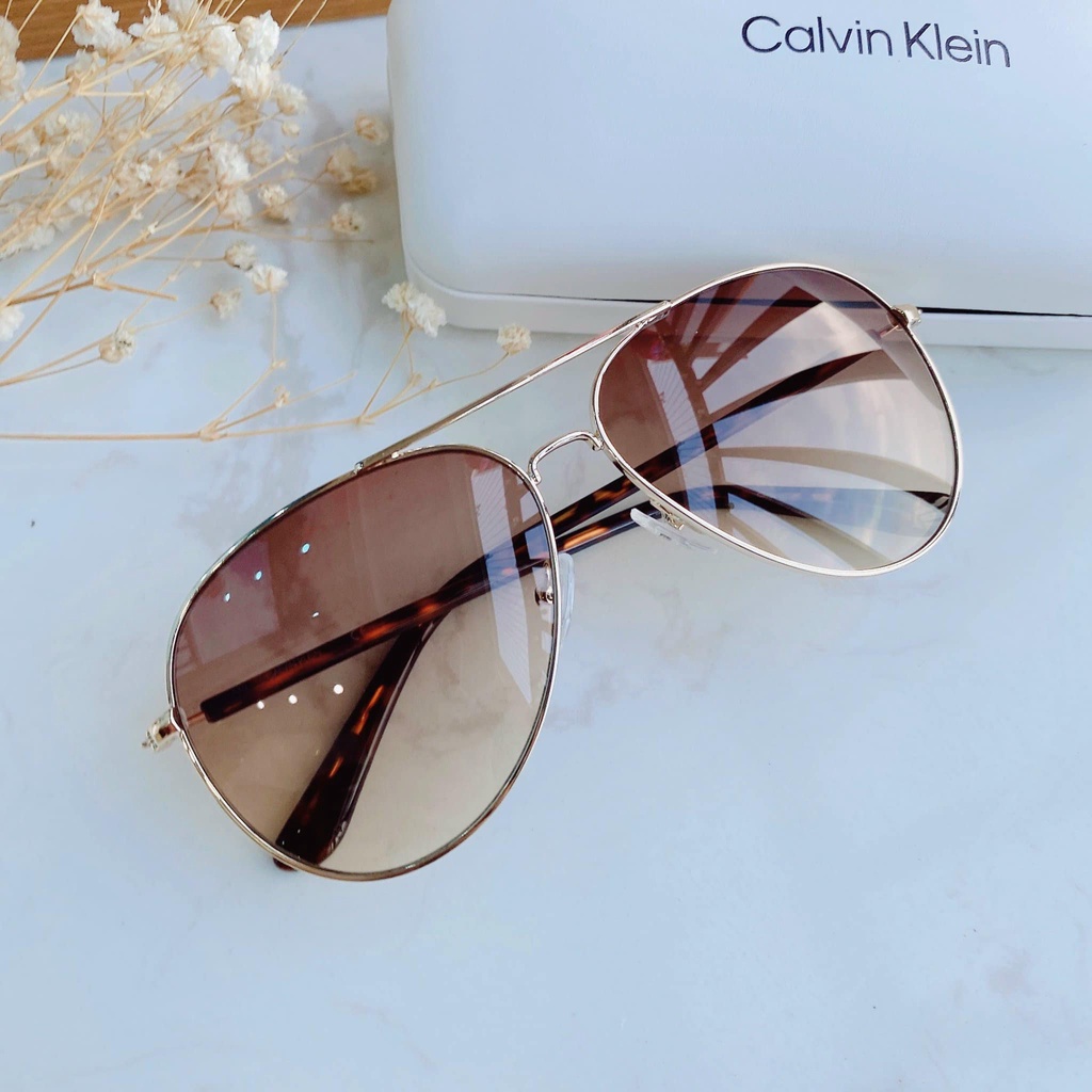Kính Mát Calvin Klein CK19314S  mắt nâu trà, viền vàng