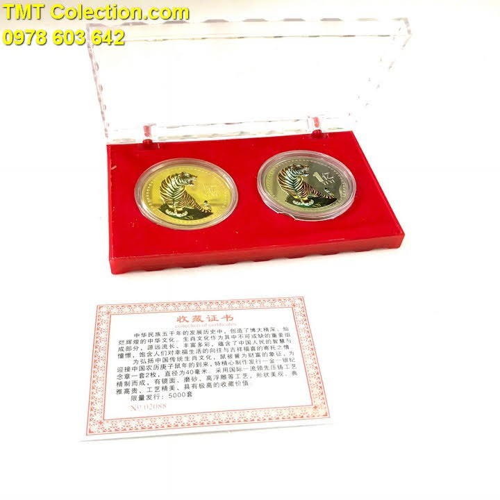 Cặp xu in màu hình con cọp Vàng Bạc 1 Yi Trung Quốc, tặng kèm hộp đựng; đường kính đồng xu 4cm -SP005329