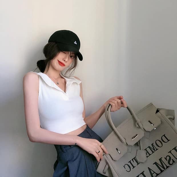 Áo croptop sát nách Delys croptop nữ ôm body cổ bẻ cao cấp 2 màu đen trắng