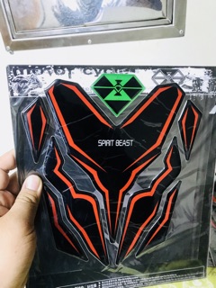 Tem xương cá dán bình xăng !