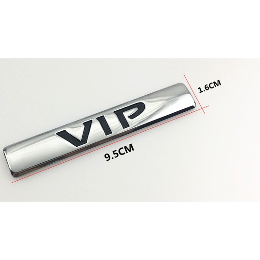 logo trang trí bằng kim loại nguyên khối chữ VIP có miếng dán đi kèm