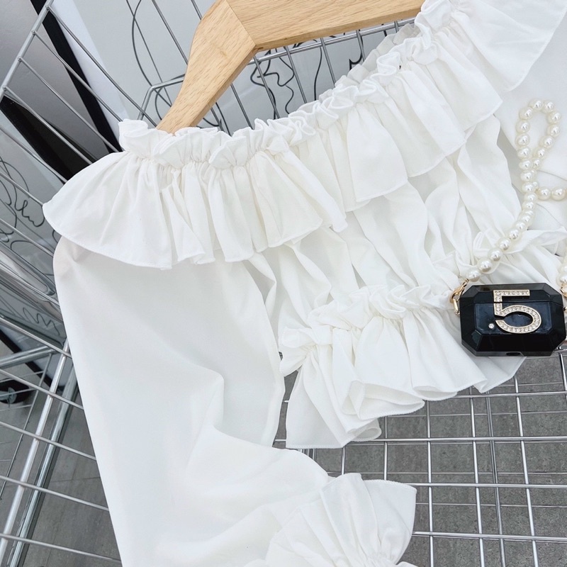 Áo croptop tay bồng nút ngọc cổ điển