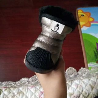Bốt trẻ em
