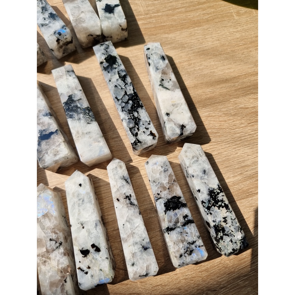 Trụ đá Mặt trăng (Moonstone), là trụ đá thanh tẩy trong Tarot, Reiki, thiền định, phong thủy