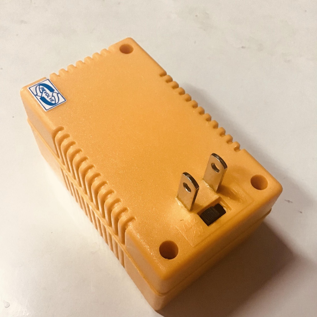 Biến áp 220/110v/100w - biến thế 220/110v model  TH-1011