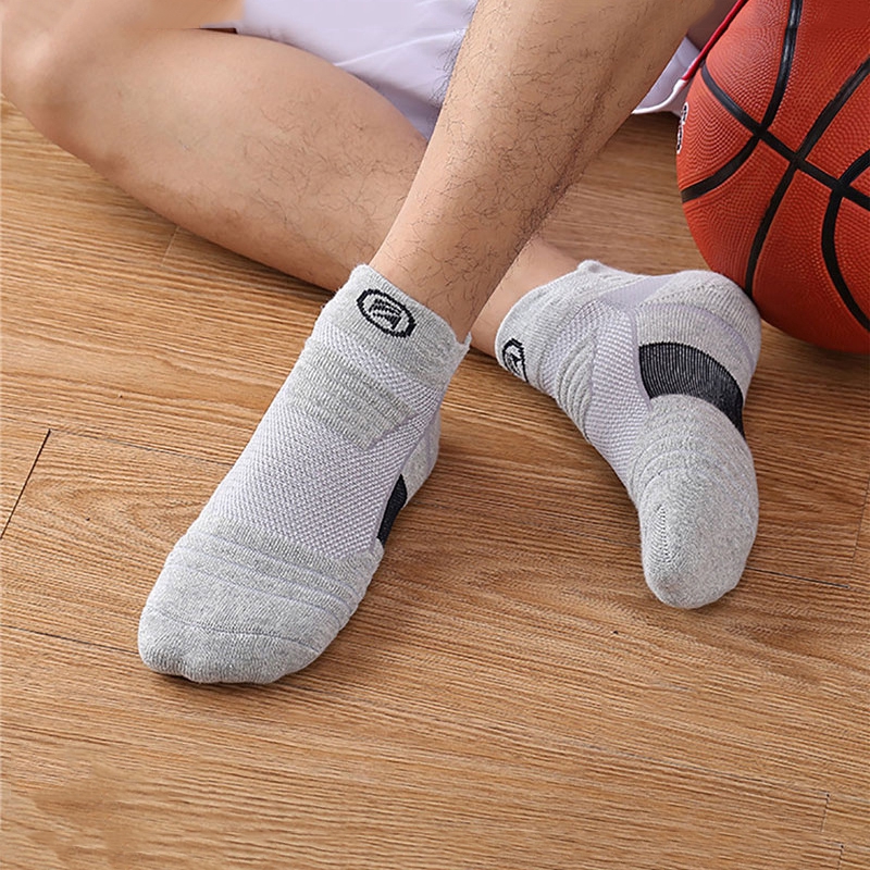 Đôi Vớ Thể Thao Chất Liệu Cotton Năng Động Cho Nam