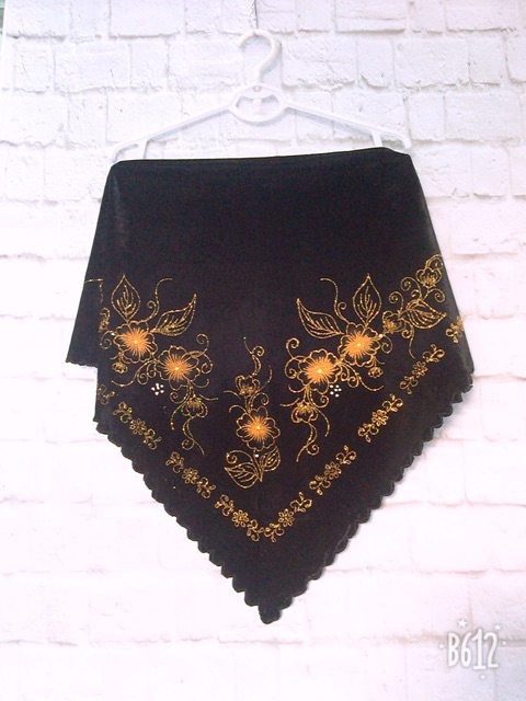 Khăn Nhung Cho Bà, Khăn Nhung Trùm Đầu