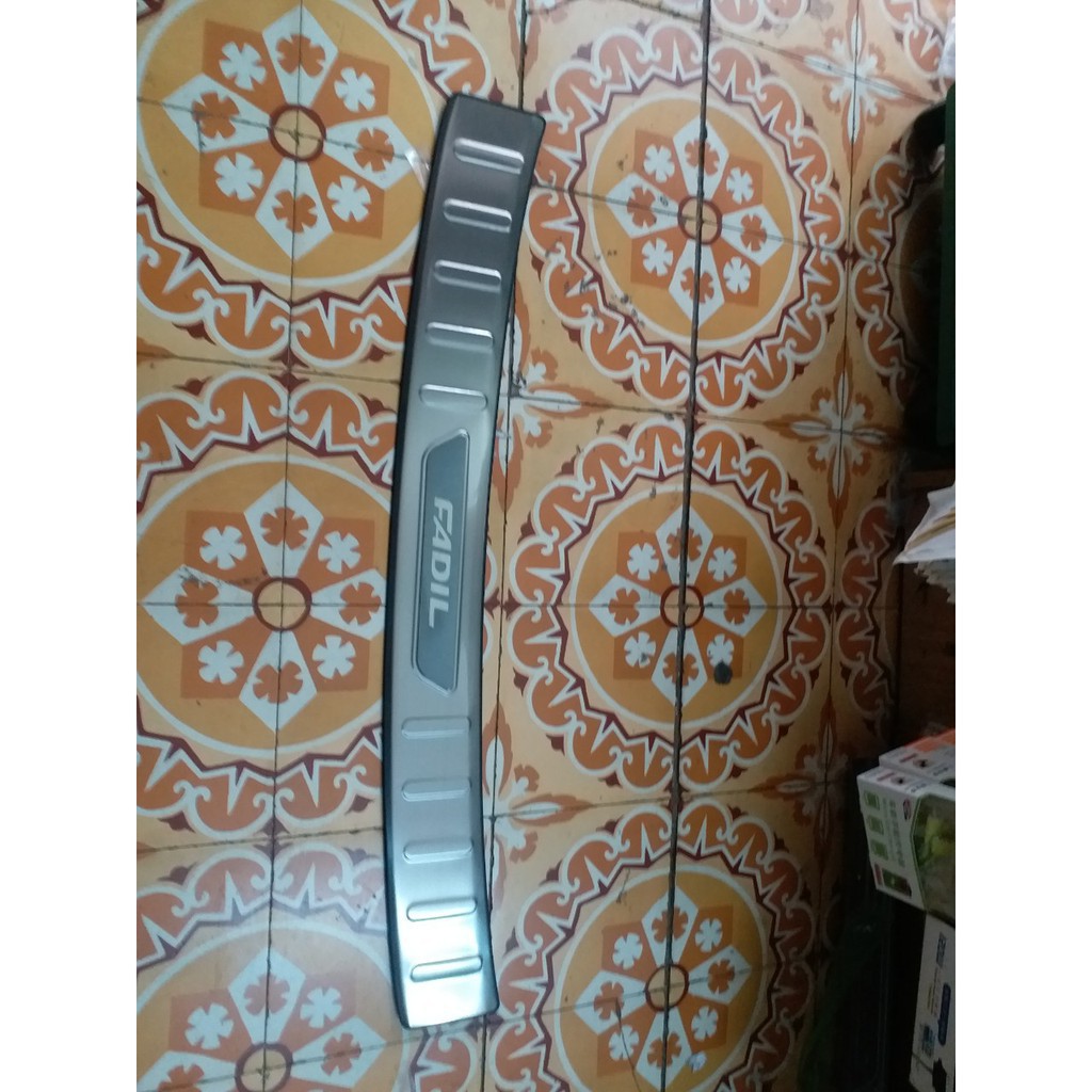 Chống trầy cốp ngoài inox xe Fadil 2019