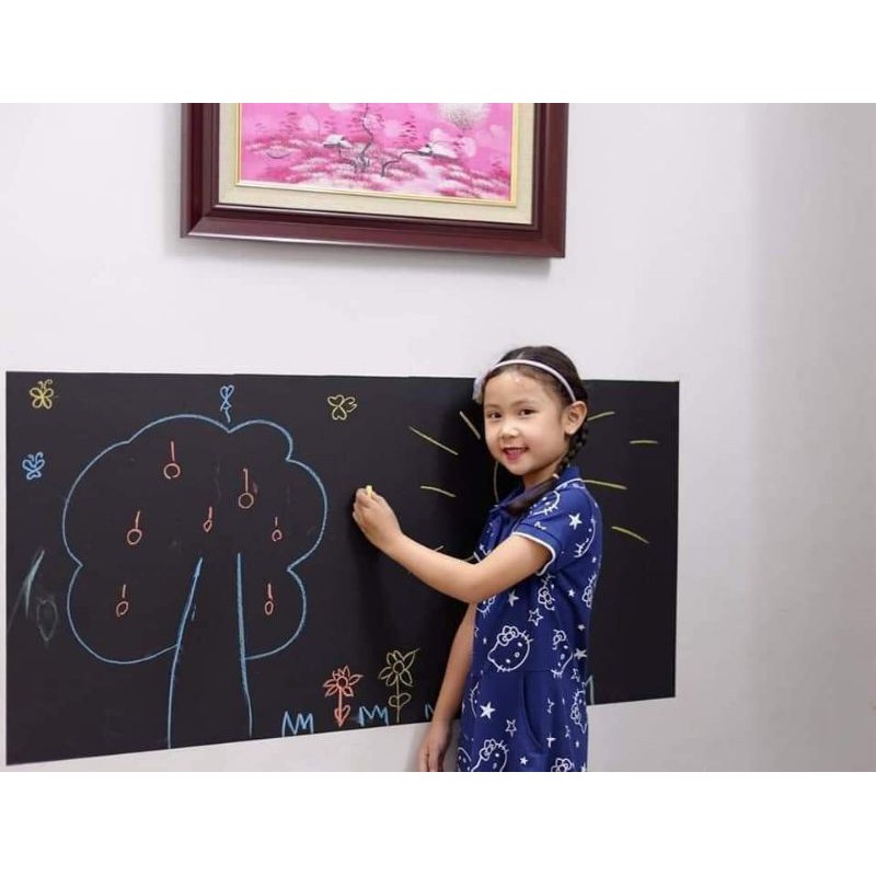 bảng đen viết dán tường cho bé học