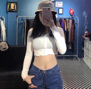 CropTop Gân Tay Dài Gài Nút