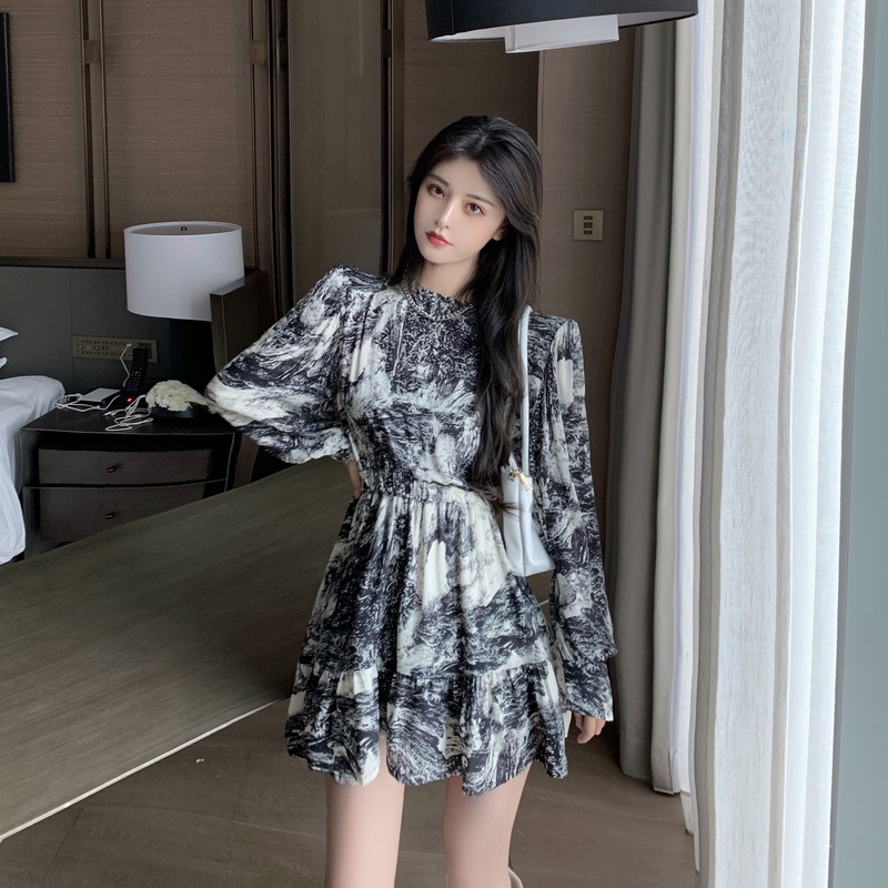 Đầm chữ A chiết eo cá tính