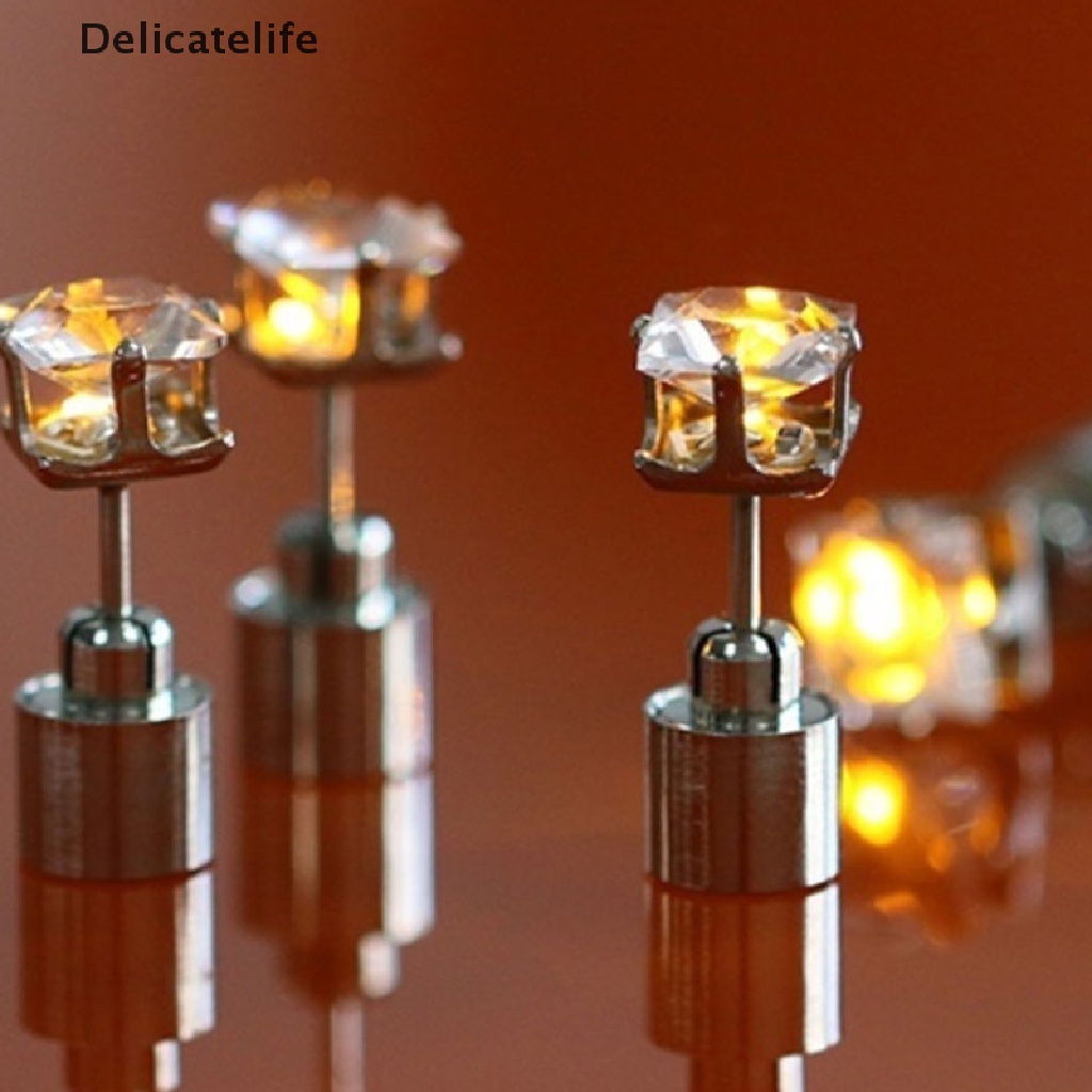 Cặp bông tai hình vương miện gắn đèn LED phát sáng độc đáo