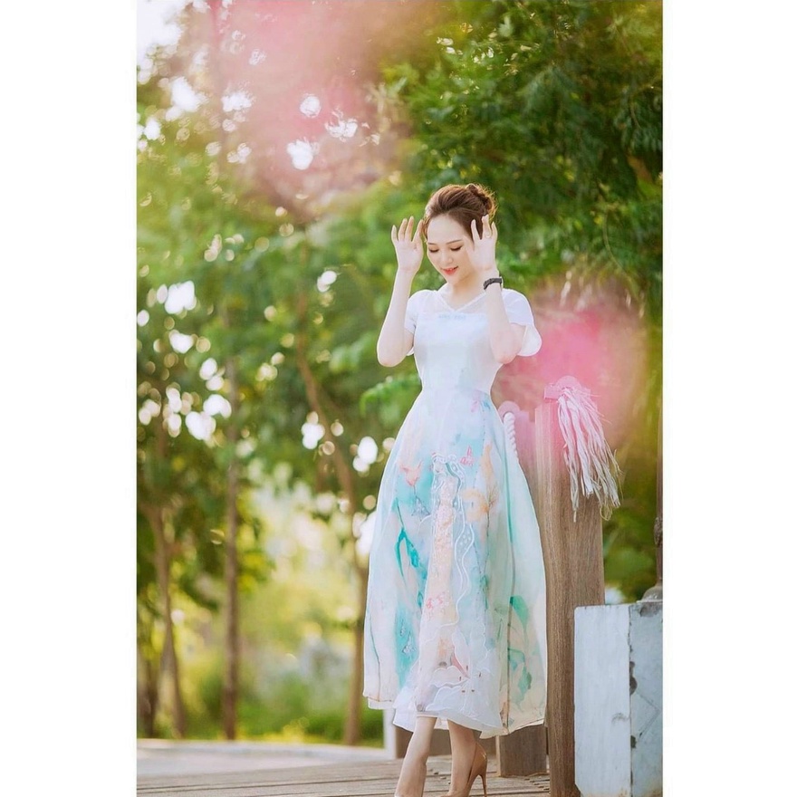 Áo dài cách tân thêu hình cô gái vải oganza cao cấp
