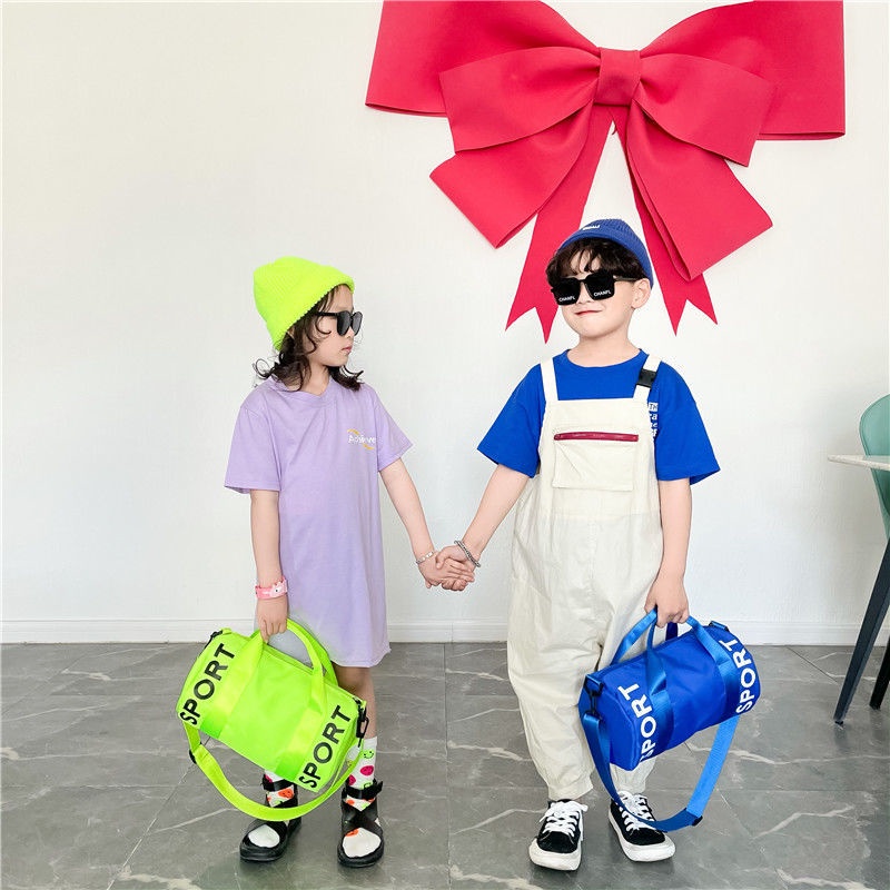 Túi thể thao trẻ em thể thao công suất lớn túi messenger đẹp trai du lịch ngoài trời ba lô