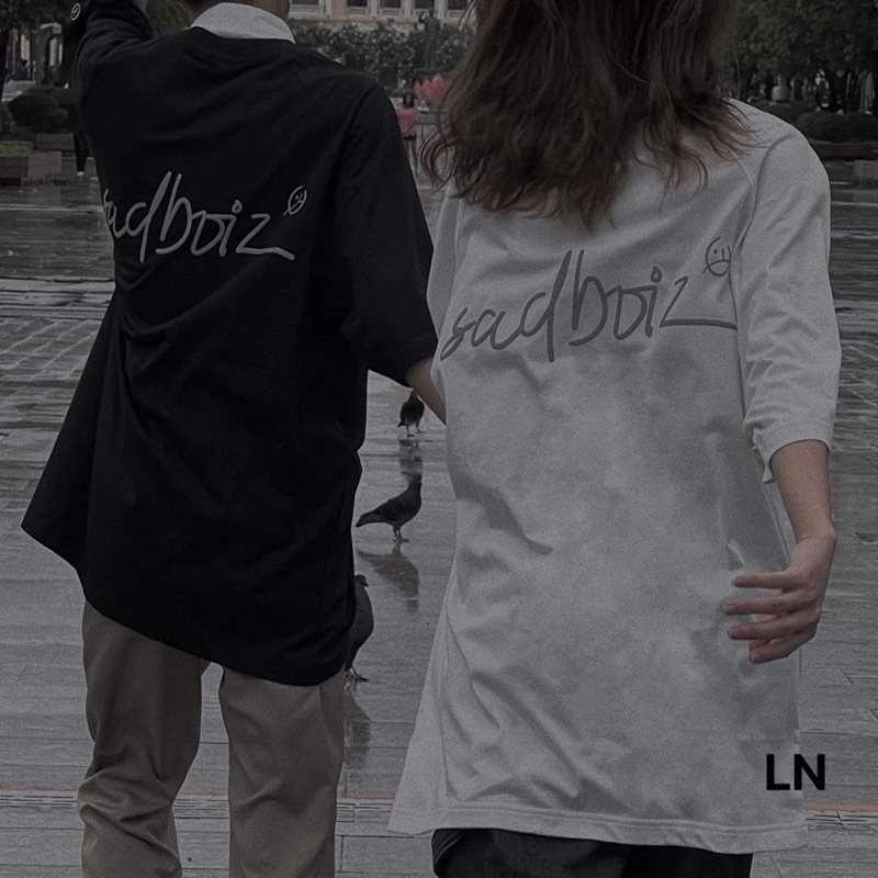 Áo phông SADBOI chữ xám in 2 mặt DA6