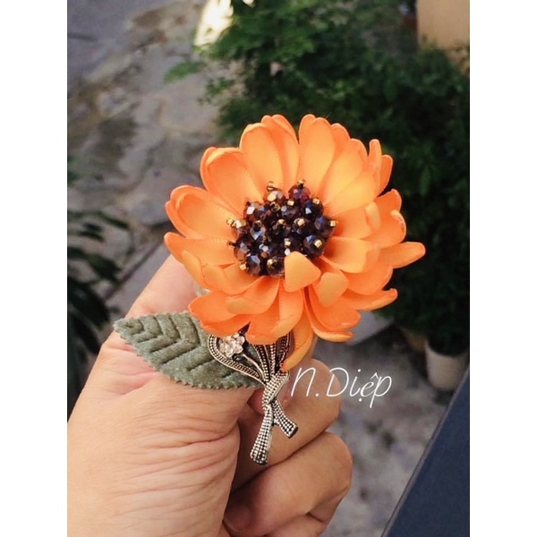 Hoa cài áo đính đá phalê cao cấp