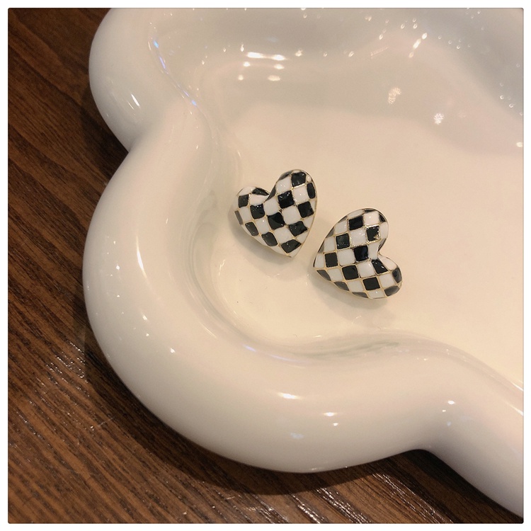 Hoa tai nữ hình trái tim kẻ sọc ca rô 3D thời trang