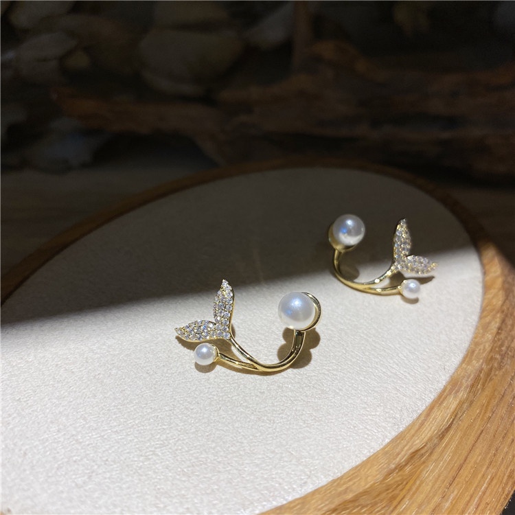 1 Đôi Bông Tai Hình Đuôi Cá Đính Ngọc Trai Kiểu Bất Đối Xứng Thanh Lịch Thời Trang Hàn Quốc Cho Nữ