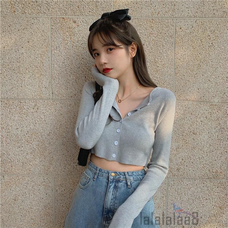 Áo crop top dệt kim tay dài thiết kế nút cài xinh xắn trẻ trung | BigBuy360 - bigbuy360.vn