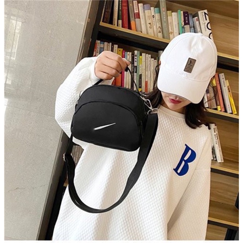 Túi đeo chéo thể thao nữ thời trang phong cách 2022