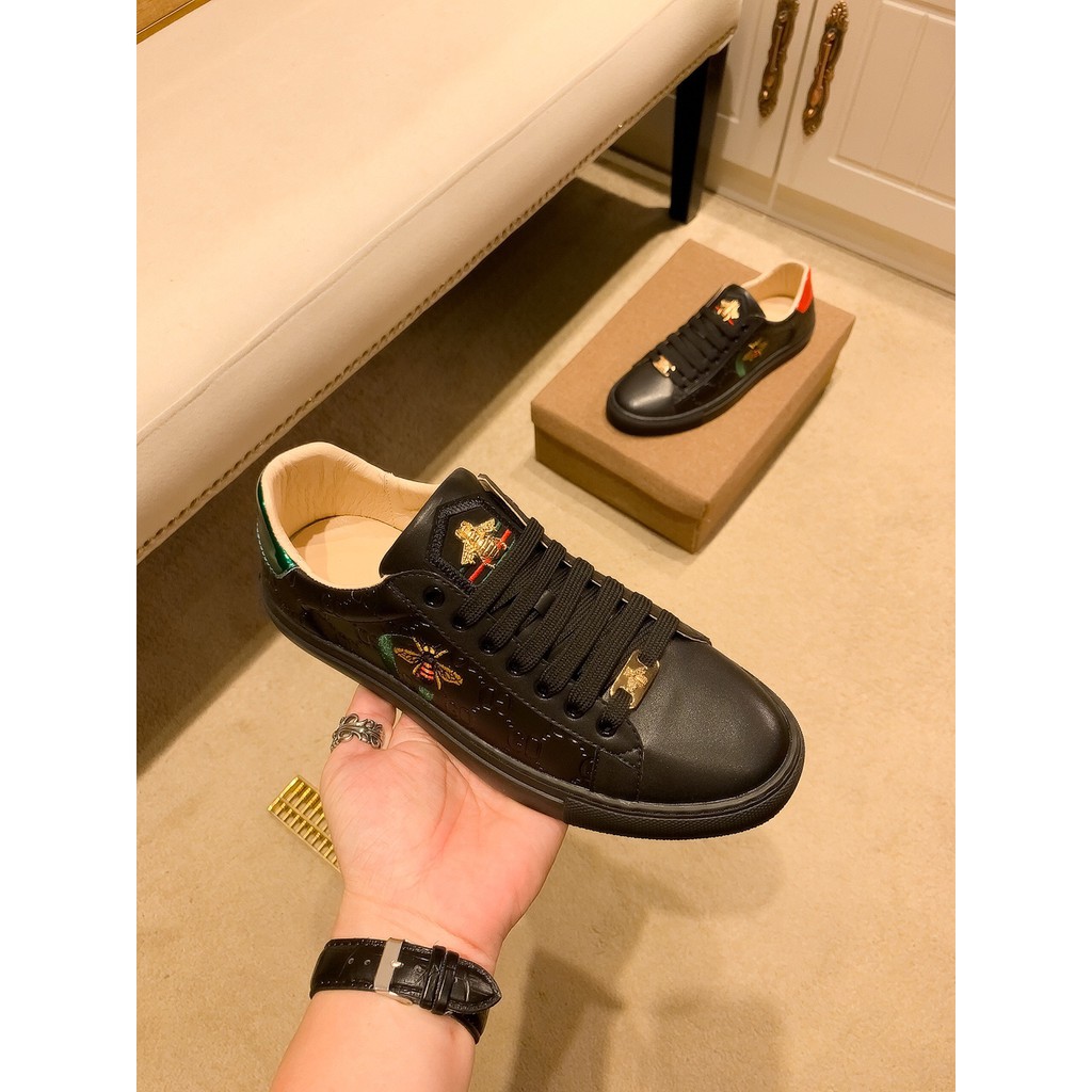 Giày sneakers nam da thật GUCCI GG GC thiết kế cổ điển, ấn tượng với mặt da in nổi logo và  họa tiết kinh điển