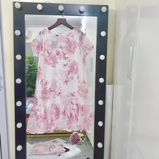 Váy voan hoa hồng