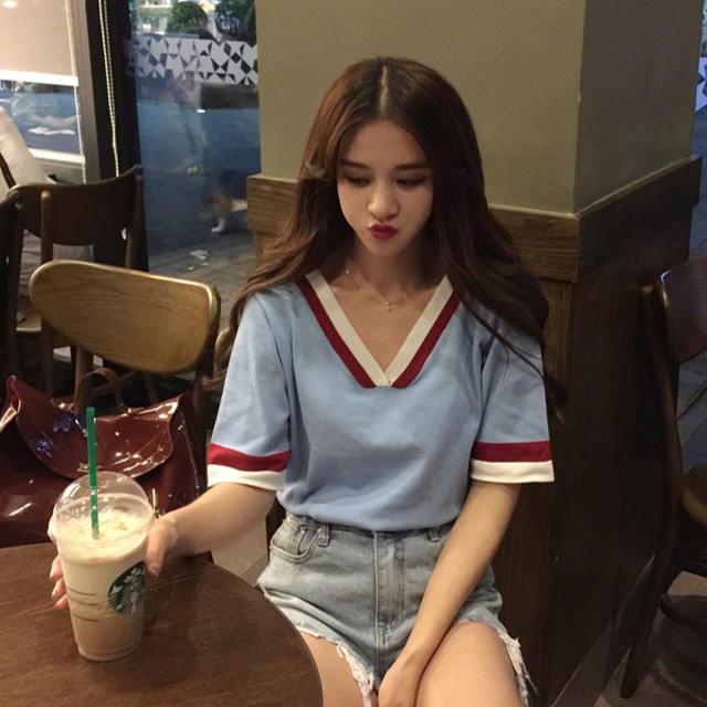 Áo cổ chữ V có viền