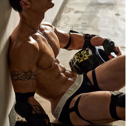 Quần lót nam sexy độc lạ phối hợp đai ôm đùi cực hấp dẫn - DM Underwear