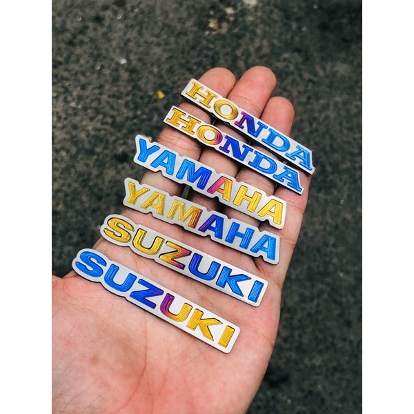 ( 1 Cặp )Tem logo titan Honda,Yamaha,Suzuki nhỏ có sẵn keo 3M,