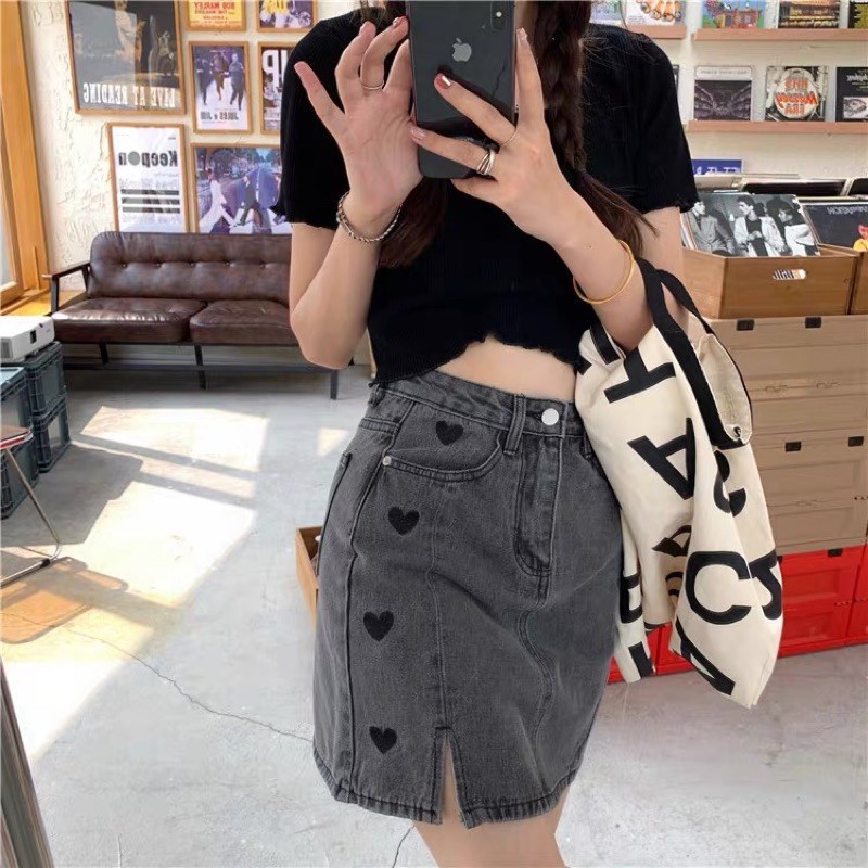 Chân váy chữ A xẻ tà thêu tim mẫu 2021