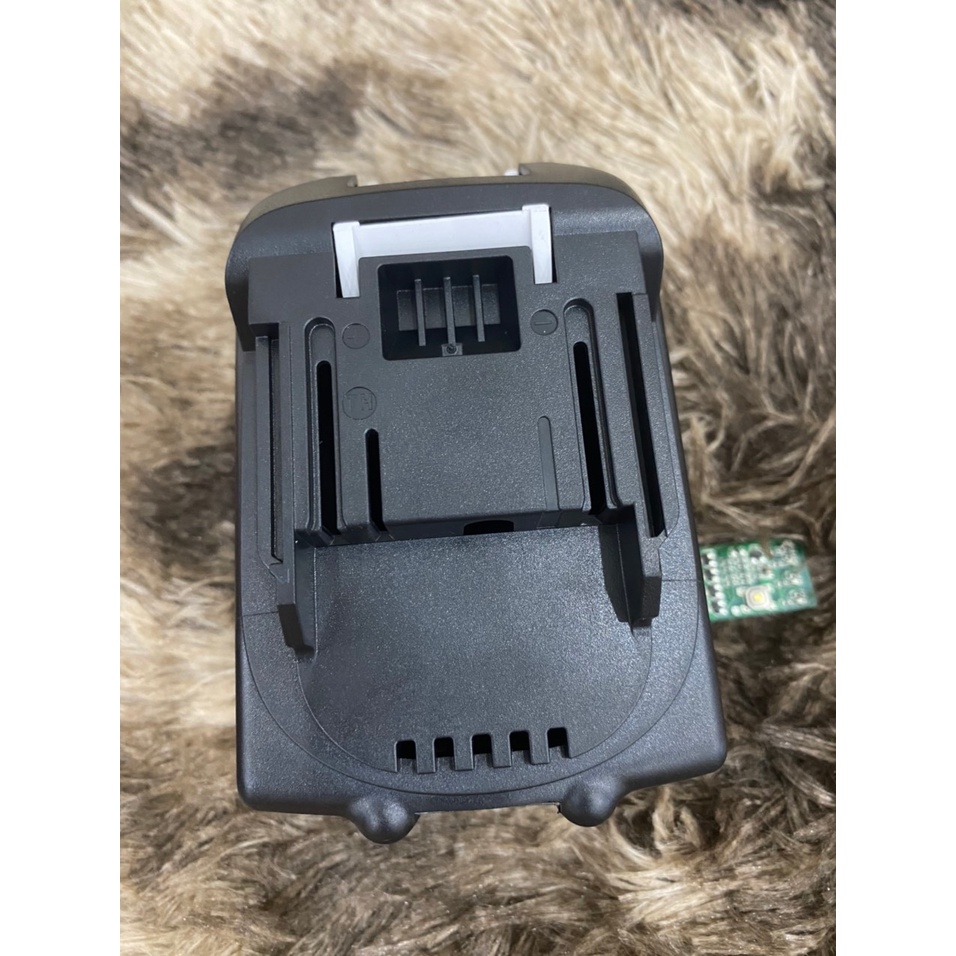 Vỏ Makita 18v 5S 3P sạc adapter có báo pin như zin , tem đáy đẹp. BN.