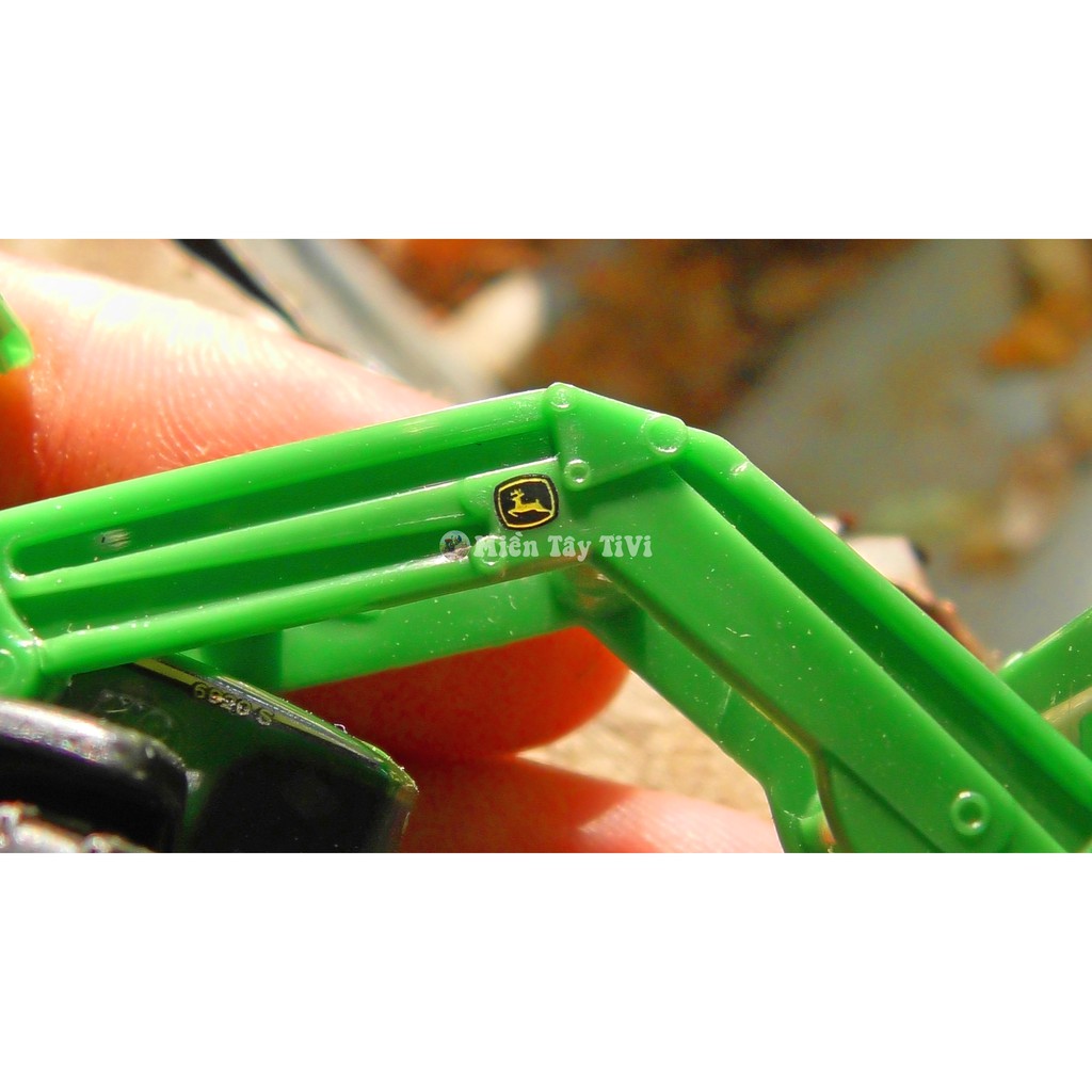 Mô hình máy cày John Deere 2 cầu bằng kim loại - thương hiệu SIKU - Vỏ bánh xe cao su hàng hiếm số lượng có hạn