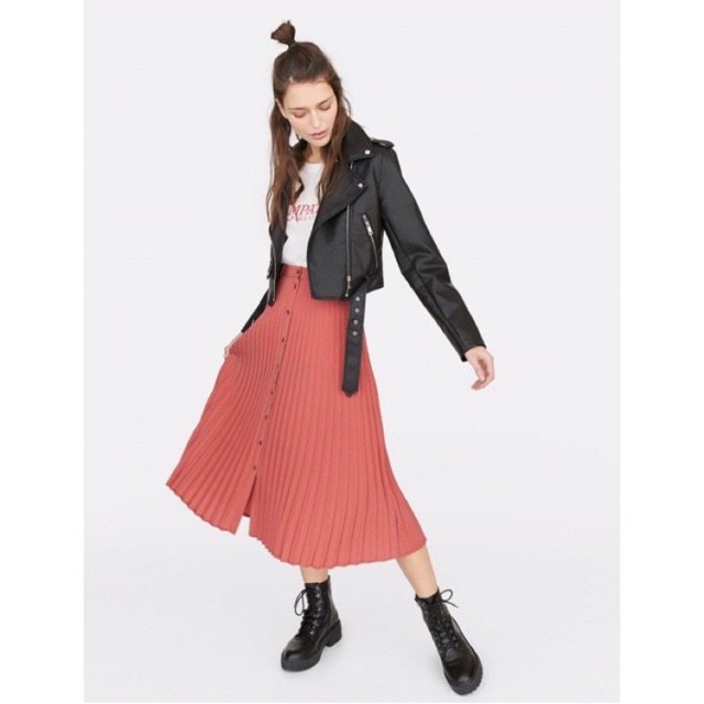 Chân váy xếp ly Stradivarius hồng đất Xs | BigBuy360 - bigbuy360.vn