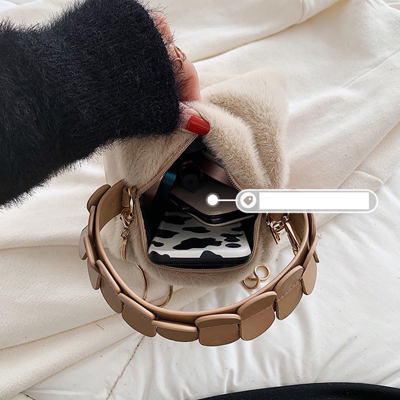 Túi đeo chéo IELGY bằng nhung màu hồng phong cách thời trang