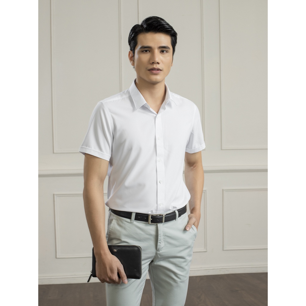 Áo sơ mi nam ngắn tay Aristino màu trắng  trơn siêu nhẹ nhanh khô ,dáng ôm ,tà lượn không túi ASSR17