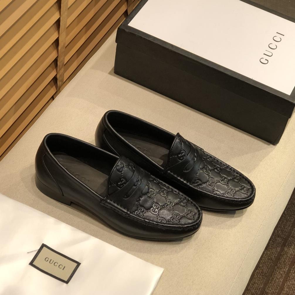 Dày lười nam da thật GUCCI GG GC thiết kế đơn giản, lịch lãm với phần da in nổi độc đáo *