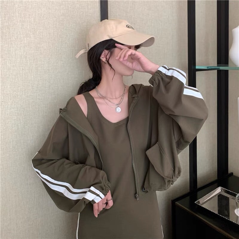 Set thể thao nữ gồm áo có mũ kèm váy body lên dáng cực xinh cho chị em ạ