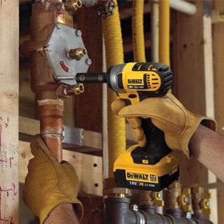 MÁY BẮT VÍT DEWALT DCF880N